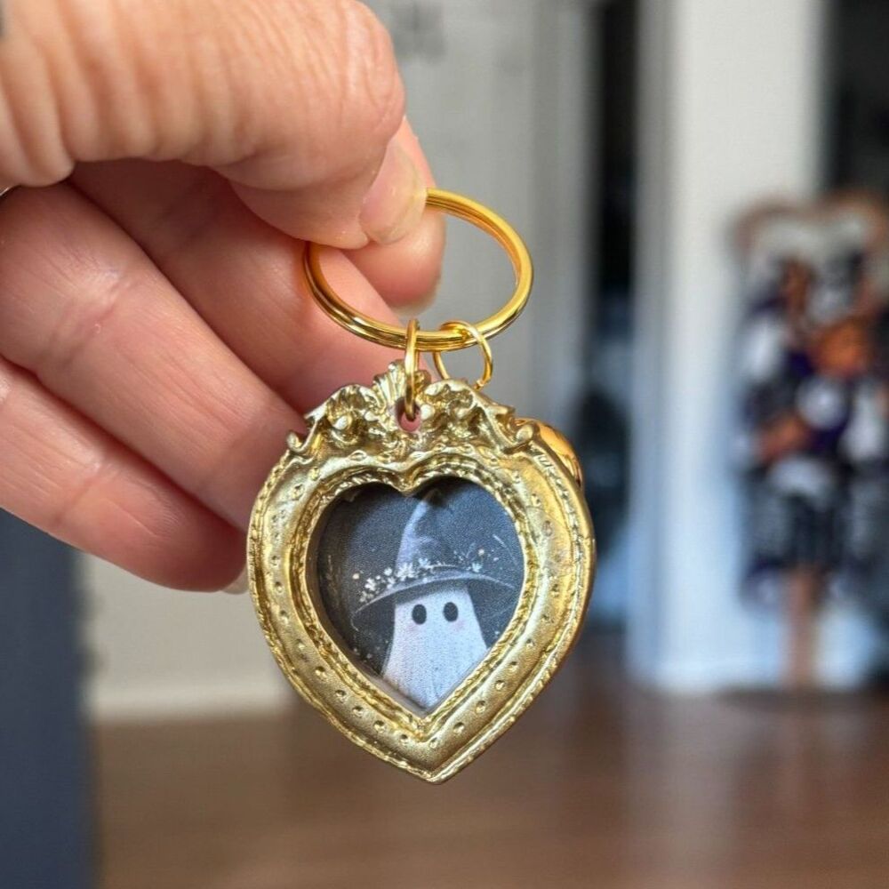 Ghost keychain - Picture 2 of 4